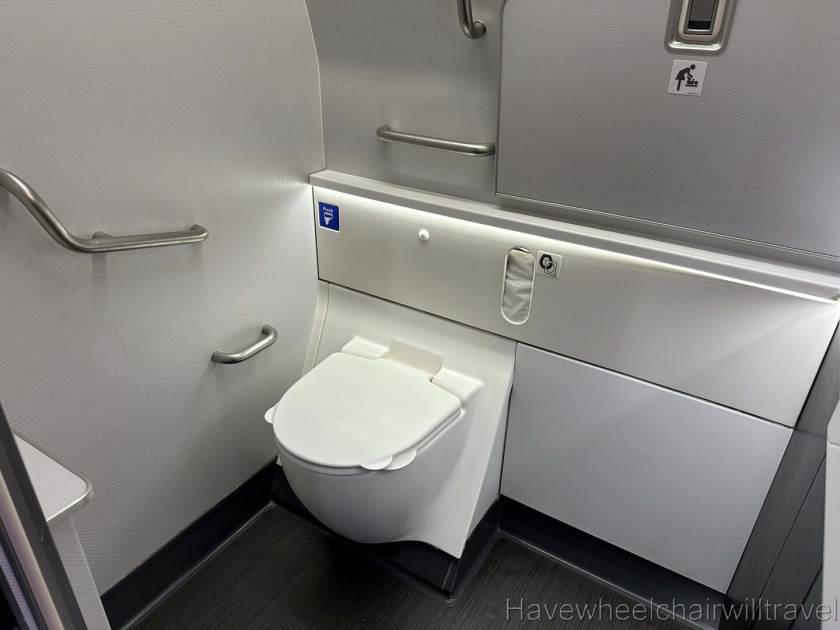 Air travel for wheelchair users explained - United Airlines - Have Wheelchair Will Travel